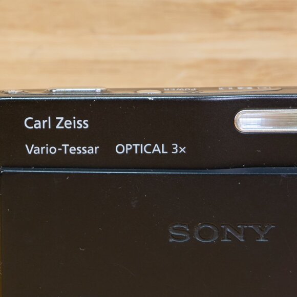 SONY Cyber-Shot DSC-T9 6MP Digital Camera, Made in Japan, Black - Picture 4 of 10